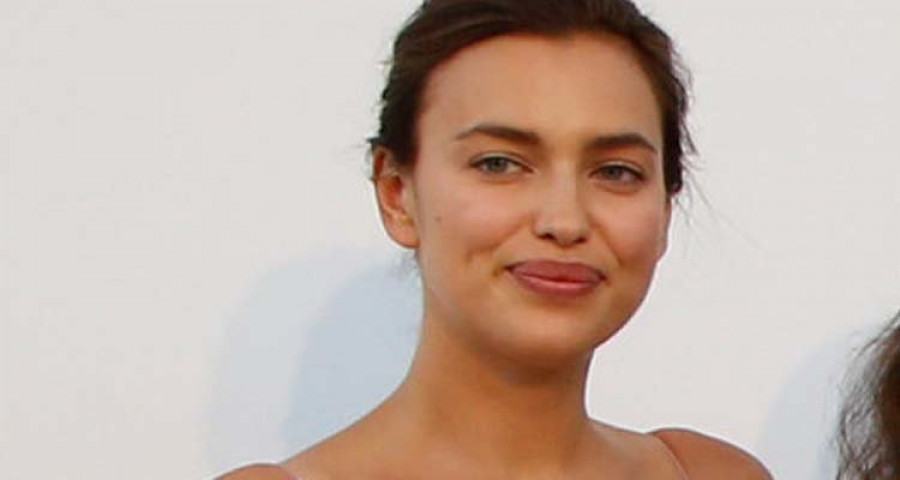 Irina Shayk luce nuevo look en la portada de “Harper Bazaar”