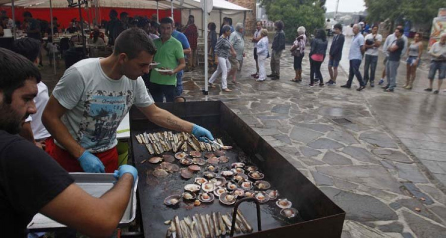 Decenas de personas entrenan los paladares en Mera y Sada para la semana grande de las fiestas gallegas