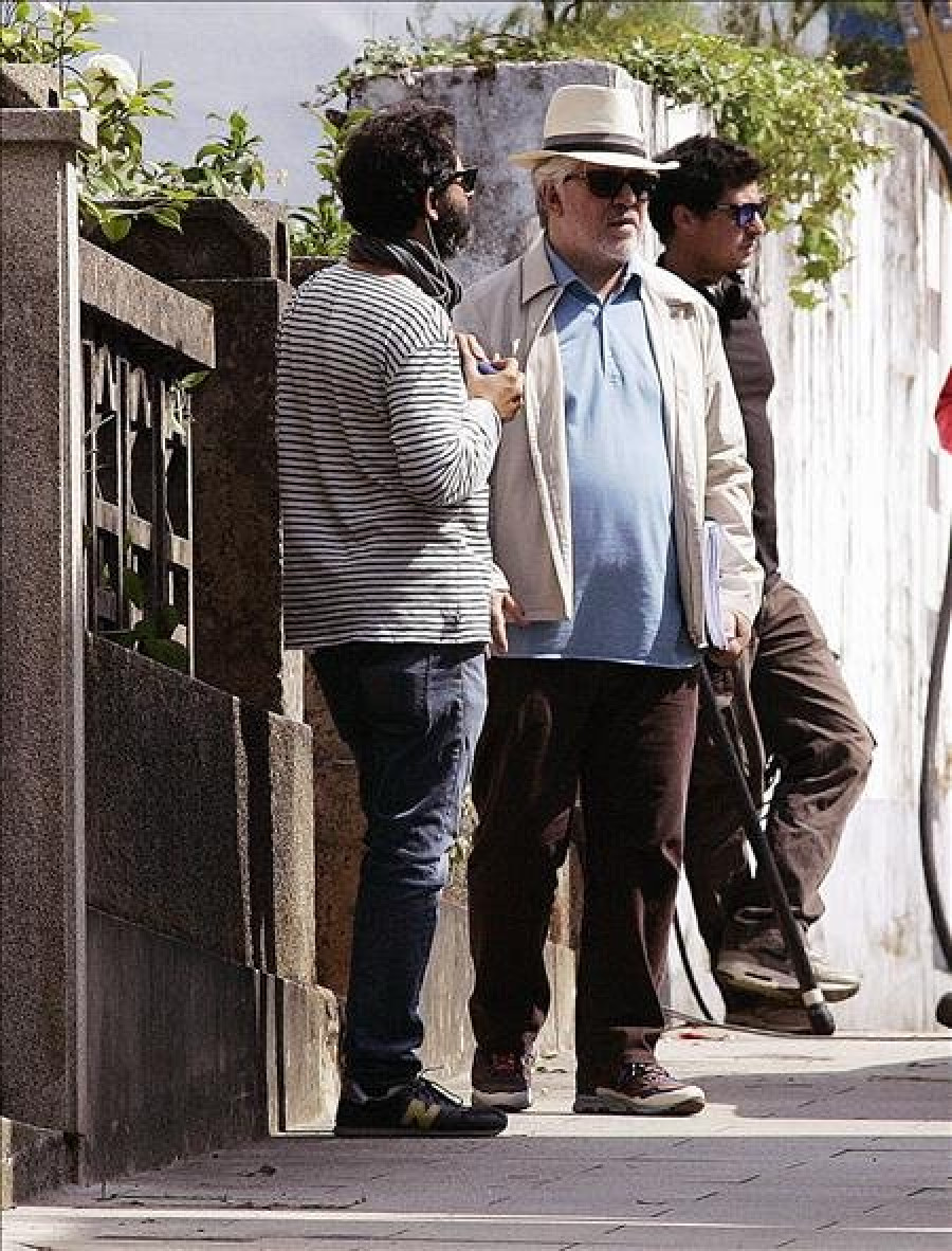 Redes ofrece a Pedro Almodóvar las primeras imágenes en Galicia de su película “Silencio”