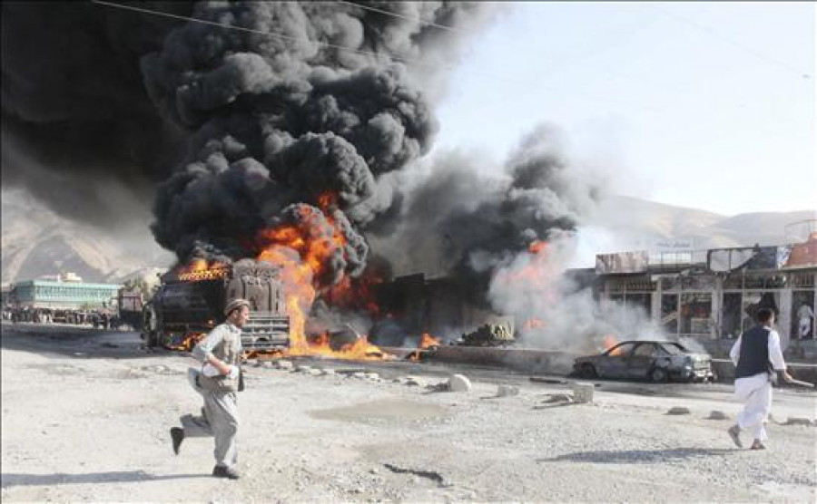 Dieciocho muertos en atentado suicida contra base de la OTAN en Afganistán