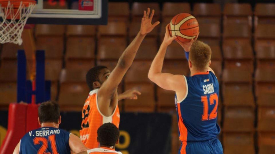 El Basquet Coruña cierra con notable en casa del colista