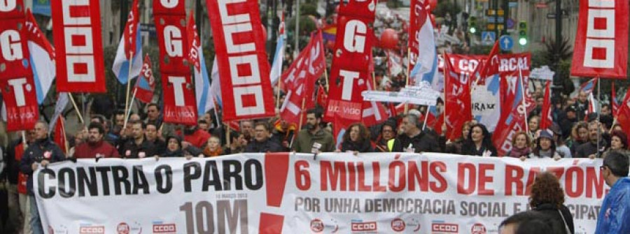 Miles personas marchan contra el paro y por la regeneración democrática en las ciudades