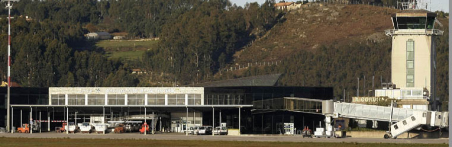 El alcalde de A Coruña defiende ante los empresarios de Lugo las "ventajas" del aeropuerto de Alvedro