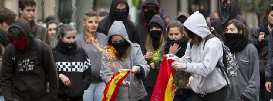Disuelta la marcha contra la Lomce en Vigo tras incidentes con encapuchados