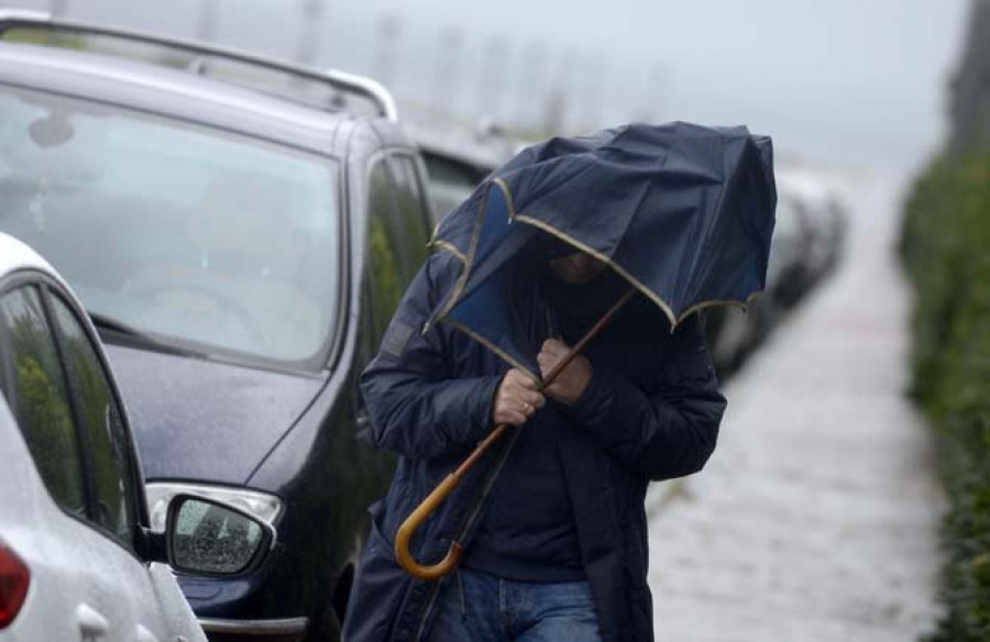 A Coruña y Lugo estarán mañana en alerta naranja por temporal costero