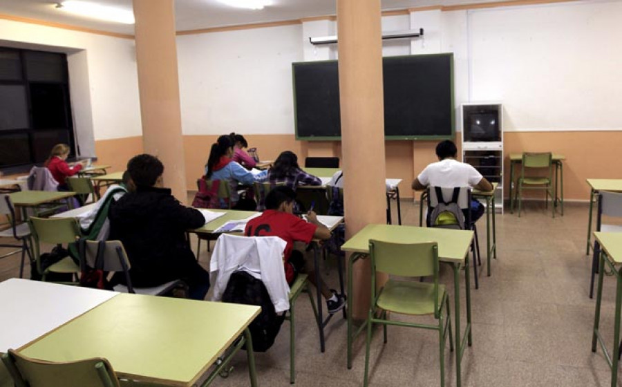 Educación quiere a todo el profesorado de 2º de bachillerato en los centros a partir del lunes