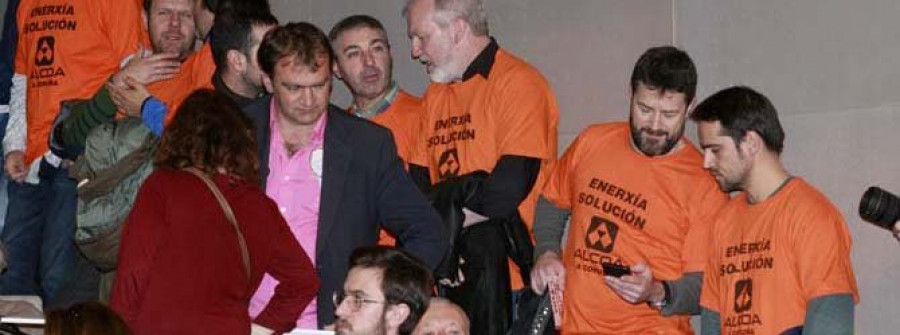 Pedro Sánchez apoya a los trabajadores  de Alcoa y apela a la solidaridad socialista