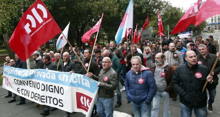 Una protesta de trabajadores de seguridad provoca un embotellamiento en el centro de la ciudad