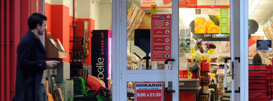 Buscan a un hombre que atracó doce supermercados con un destornillador