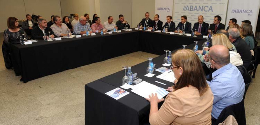 Abanca amplía su apoyo al sector pesquero con la firma de un nuevo convenio con quince cofradías