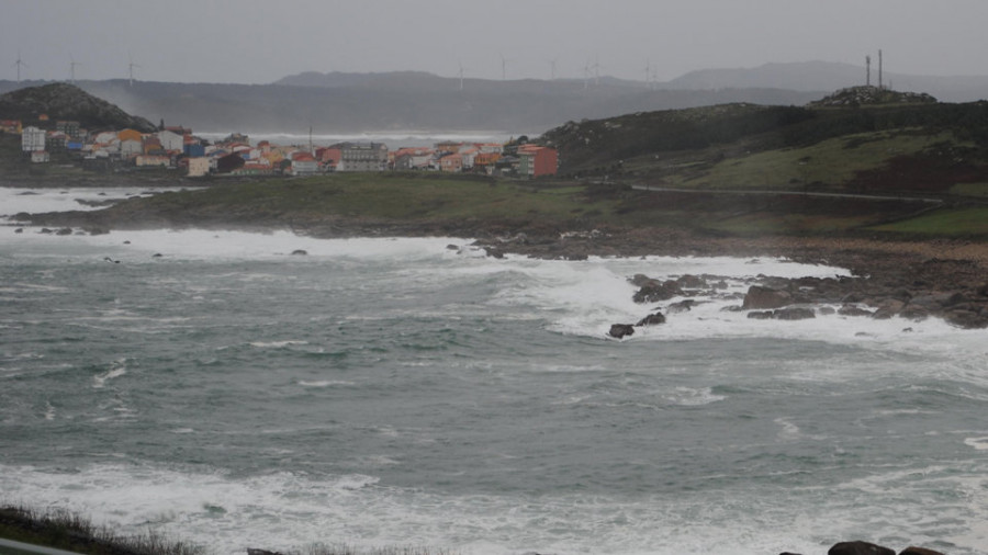 Fallece un pescador en Muxía al caerse al mar arrastrado por una ola
