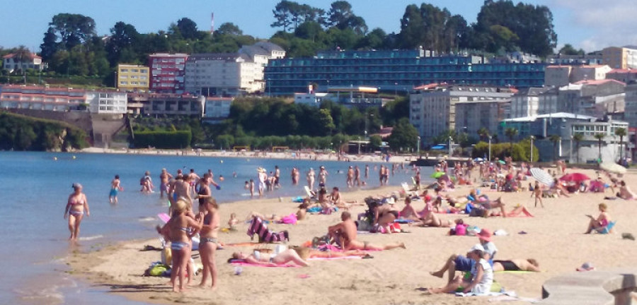 Las últimas analíticas confirman la aptitud para el baño de las aguas del arenal sadense de As Delicias