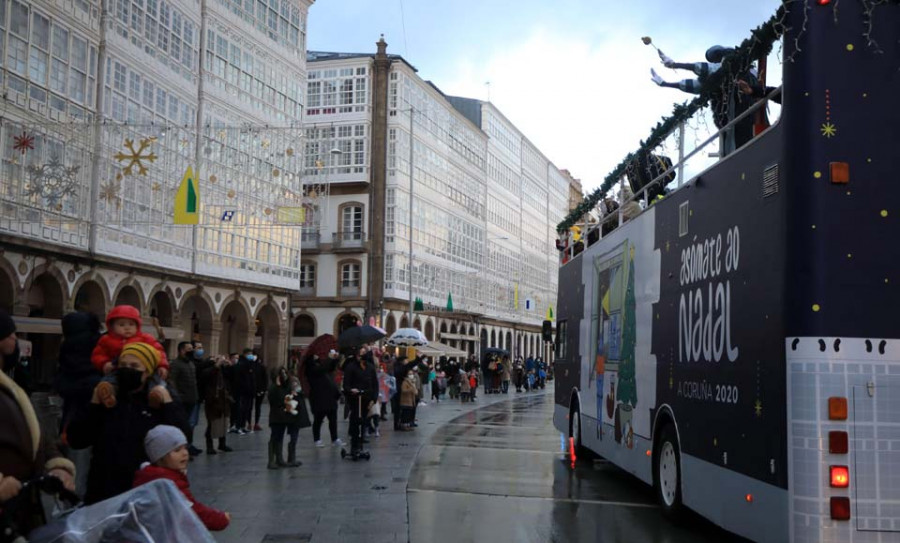 Los Reyes Magos reparten alegría e ilusión por todos los barrios de  la ciudad