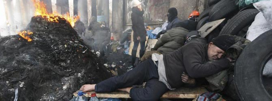 Los manifestantes ucranianos evidencian en Kiev la debilidad del Gobierno de Yanukovich