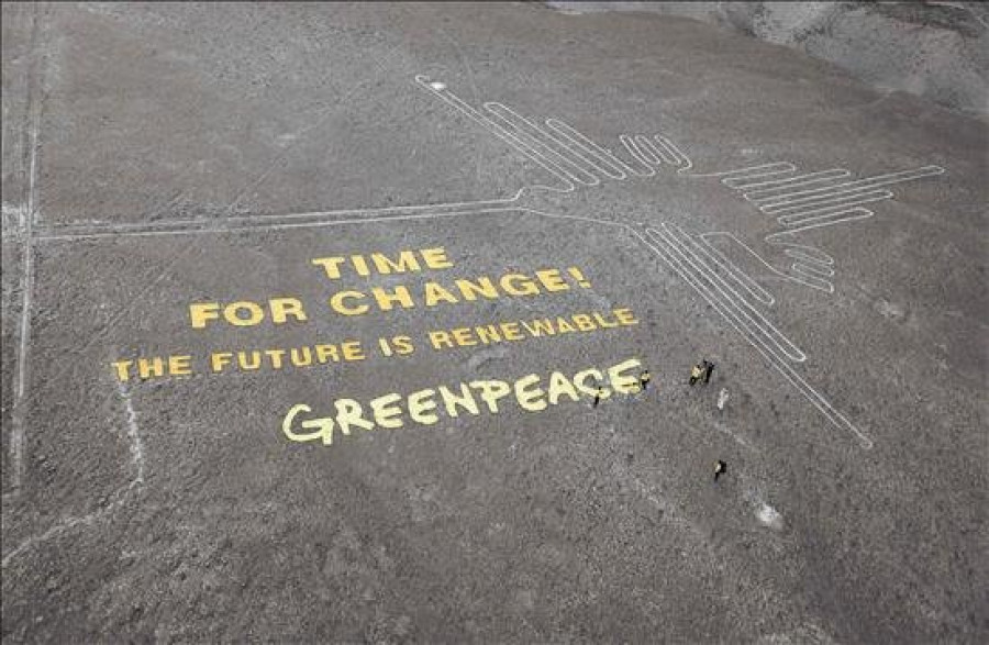 Greenpeace pide un futuro de energías renovables desde las Líneas de Nazca