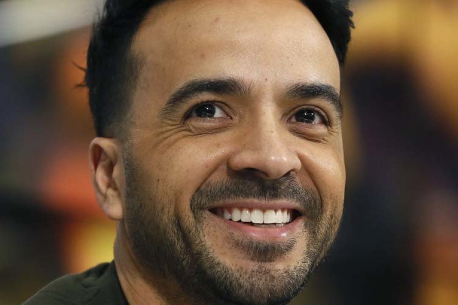 Luis Fonsi rompe récords en Youtube con “Échame la culpa”