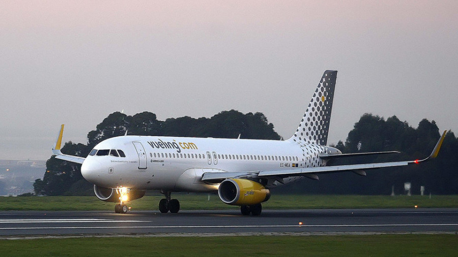 Vueling y Volotea aspiran a recuperar los pasajeros a Bilbao que ahora utilizan la terminal de Lavacolla