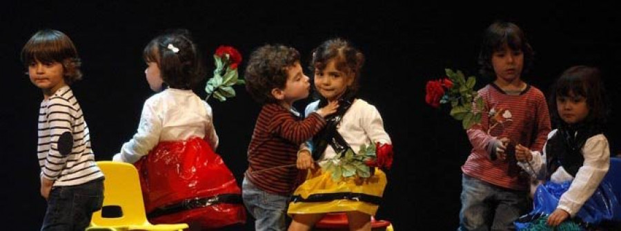 Los alumnos de una decena de colegios toman el Rosalía para su certamen de Teatro Escolar