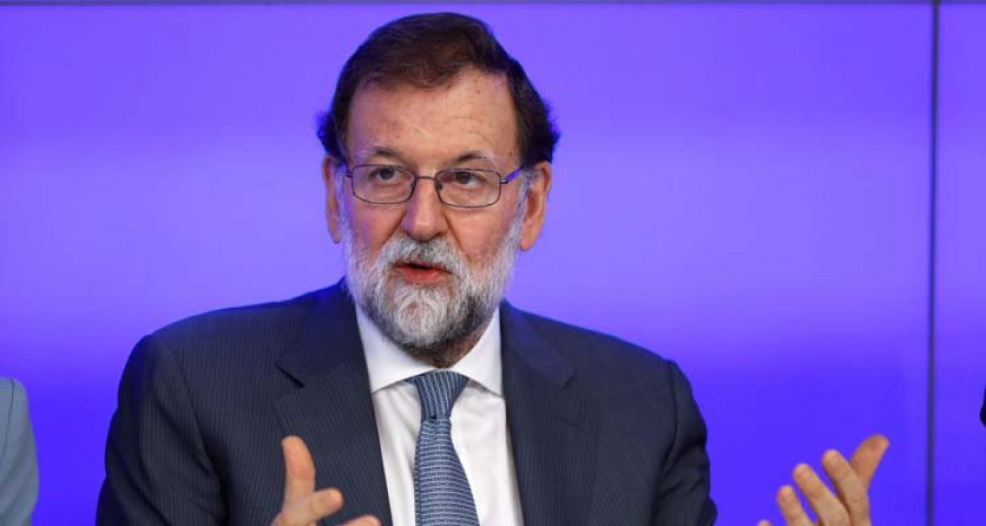 Rajoy, aclamado por el PP, asegura que con el 155 gana toda España