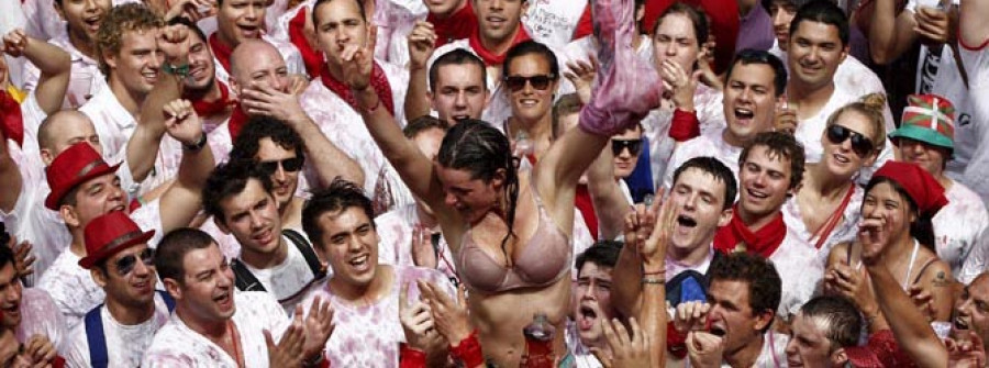 Los sanfermines comienzan con un multitudinario chupinazo, pero sin poder recuperar el Riau riau