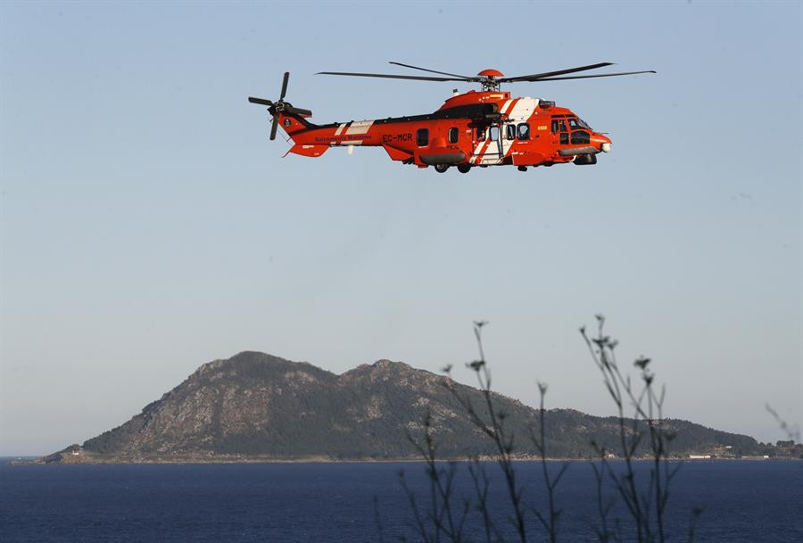 Evacúan de un buque ruso a un tripulante enfermo en A Coruña