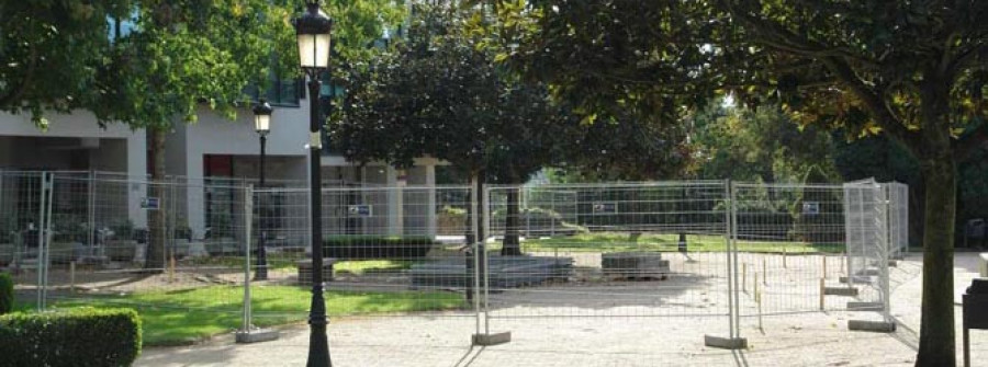 Comienza el traslado del área infantil al parque junto a la iglesia de Cambre