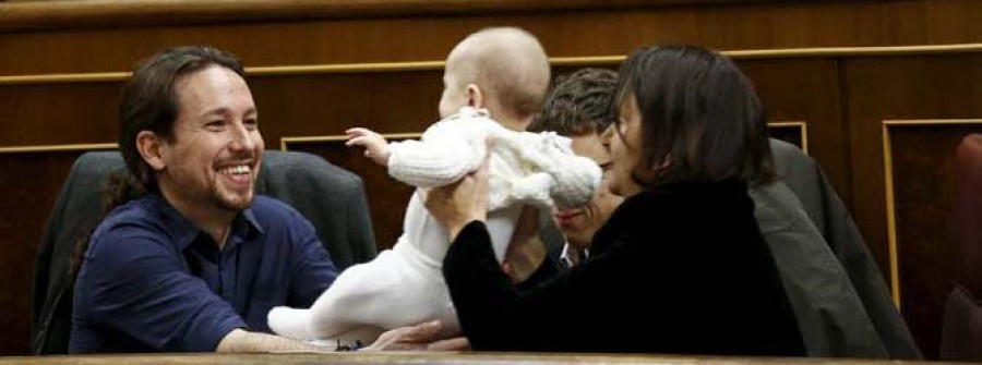 El bebé de Carolina Bescansa centra todas las miradas en la constitución del Congreso