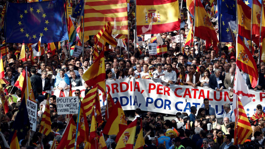 La manifestación constitucionalista pide que se diga “basta” al procés