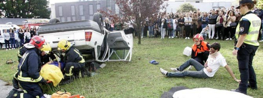 Los alumnos de Someso conocen en primera persona los riesgos al volante