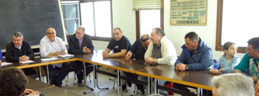Anido defiende su trabajo y asegura que apoya al sector del cerco “sin fisuras”