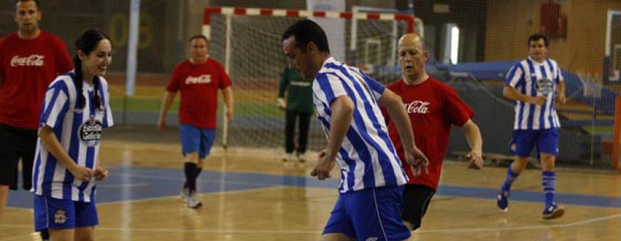 Los veteranos del Deportivo se hacen con el partido a favor de la Cocina Económica