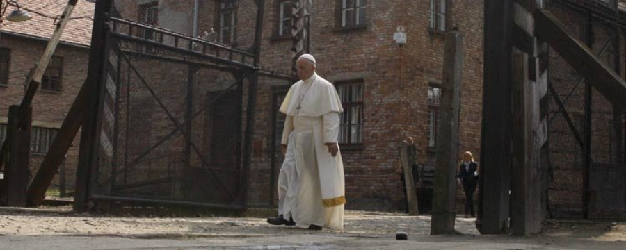 El papa Francisco pide perdón en el campo de exterminio nazi de Auschwitz