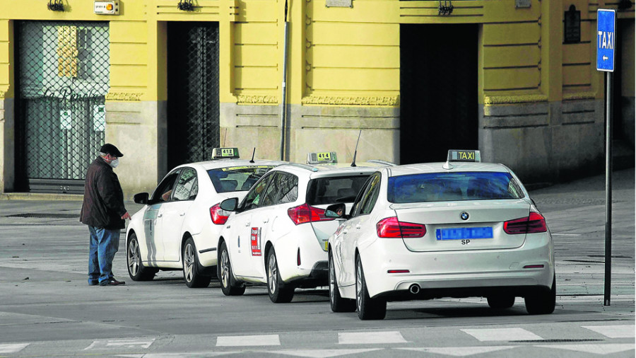 El sistema de trabajo en días alternos para pares e impares divide al sector del taxi