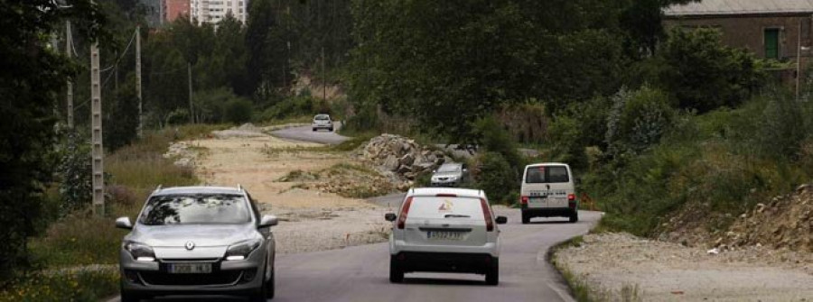ARTEIXO-La obra de mejora de la carretera de Uxes a Feáns lleva un año paralizada