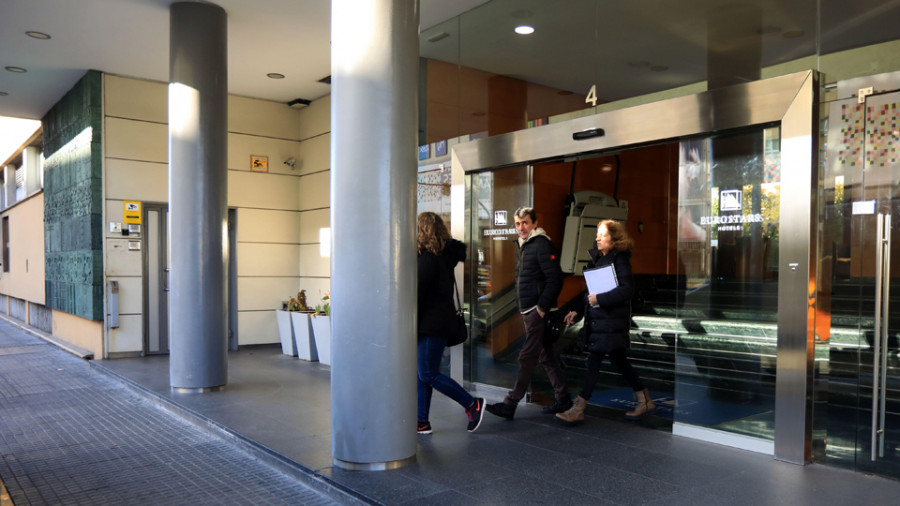 Los establecimientos hosteleros de Galicia podrán abrir a la mitad de su aforo a partir de la próxima semana