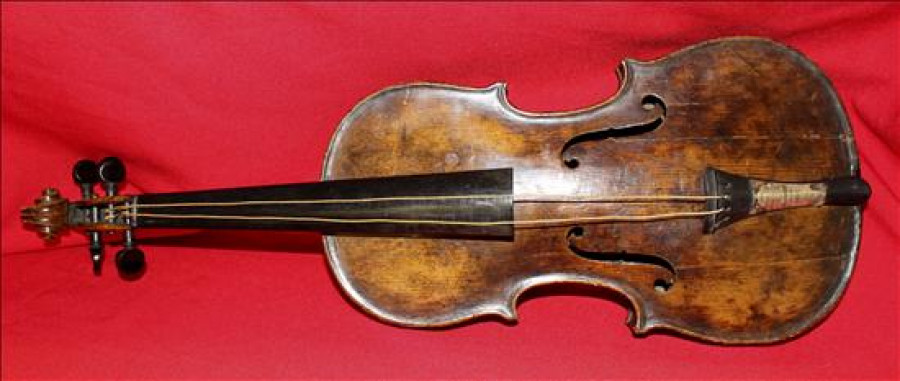 Un millón de euros por el violín que sonó durante el hundimiento del Titanic