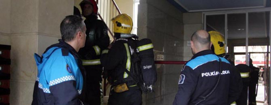 Un olor a gas empuja a los vecinos a evacuar un edificio de Manuel Azaña