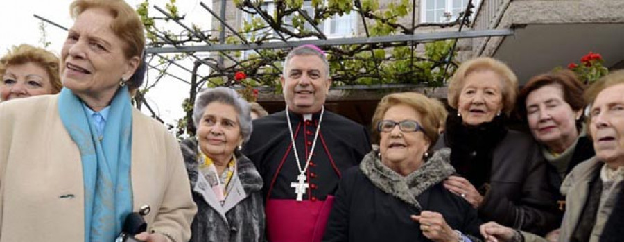 Fray Carballo recibe el cariño y el reconocimiento de los vecinos en su parroquia natal ourensana