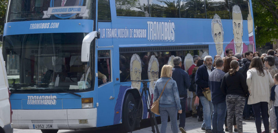 El Tramabús de Podemos recuerda en A Coruña la “Pikachu” y la “Zeta”