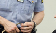 El hermano de una víctima lanza un zapato contra Breivik y le grita “asesino”