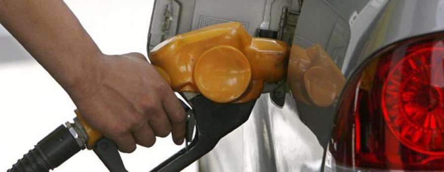 La crisis y la subida de precios reducen un 18% el consumo de carburantes