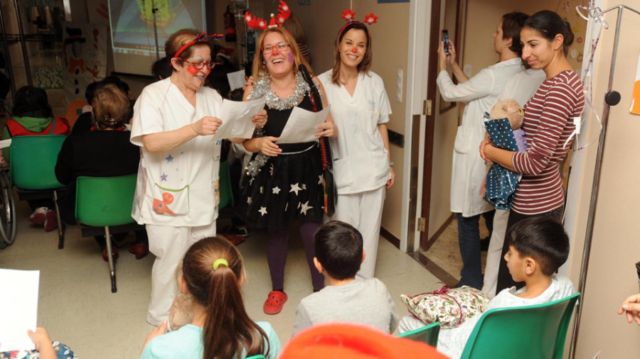 La risa y la alegría de los niños se adueña de los pasillos del hospital Materno
