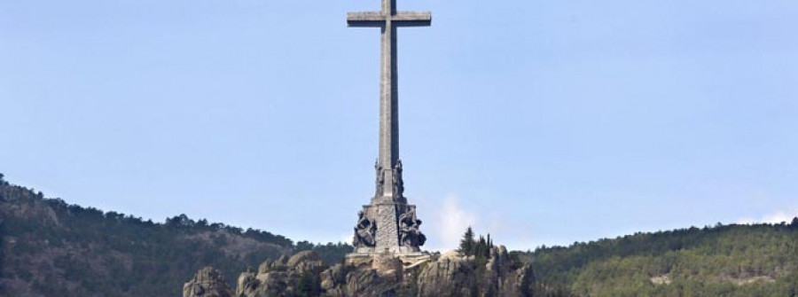 La Fundación Franco demandará a quienes aprueben retirar símbolos franquistas