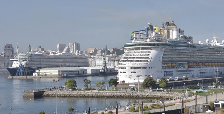 Casi 13.000 visitantes llegados por vía marítima reactivan la actividad económica en pleno septiembre