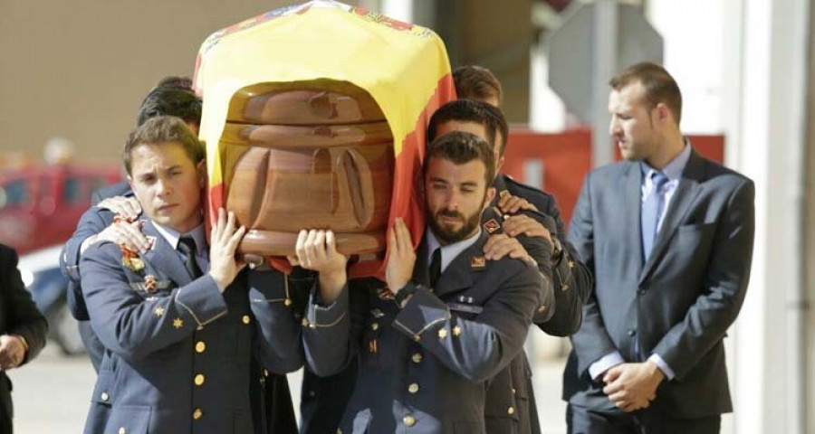 Familia, compañeros e instituciones despiden al piloto fallecido al estrellarse tras el desfile del 12 de octubre
