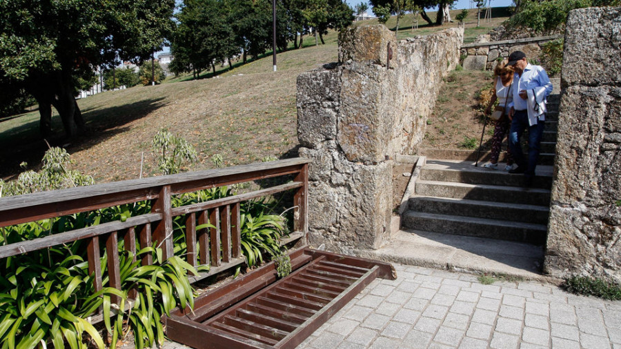 Los vecinos de Os Castros acusan el 
escaso mantenimiento de sus parques