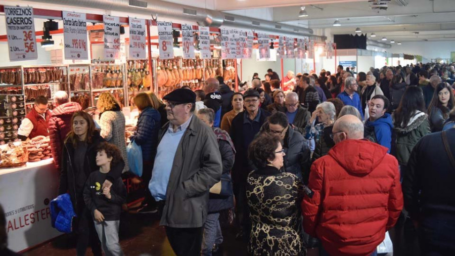 Los olores y sabores de la Feria de Autónomos de ExpoCoruña marcan la jornada festiva