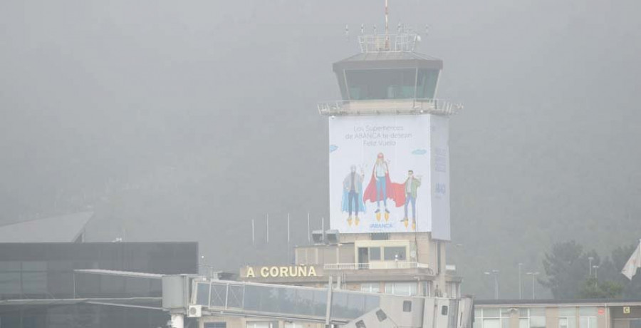 La niebla provoca dos nuevos desvíos en el aeropuerto de Alvedro y deja a unos 400 pasajeros afectados