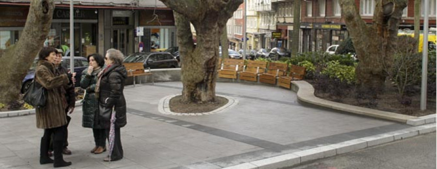 La plaza del Libro luce nuevo aspecto tras la renovación del pavimento, alumbrado y  espacios de descanso