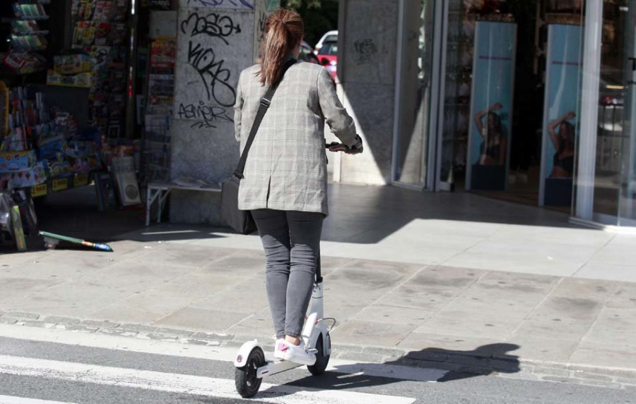 El 092 ya multa a los conductores  de patinetes al margen de la DGT